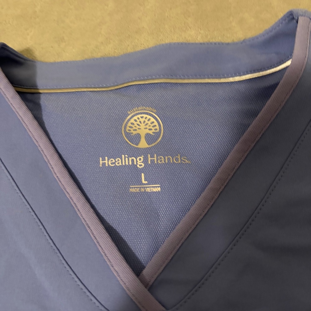 Blue V-Neck scrub top - Picture 3 of 6